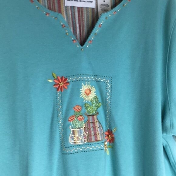NWT Alfred Dunner s/s embroidered top. Size M - Picture 2 of 3